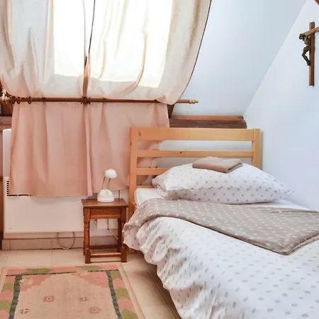 Four Bedroom Holiday In Vakantiehuis Hostinné